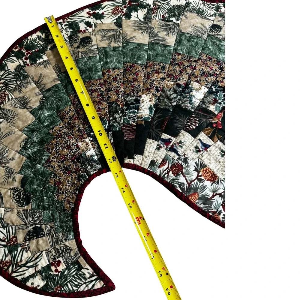 Handmade Quilted Spicy Spiral Table Runner Christmas Winter Pinecone Green Red‎